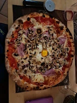 Pizza Champion Salami Paprika Schinken